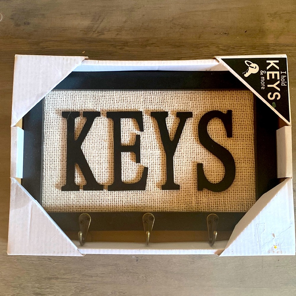 Keys holder with 3 hooks